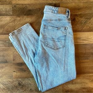 ⭐️LIKE NEW⭐️AE Jeans Strigid Mom Jean Size 4-short